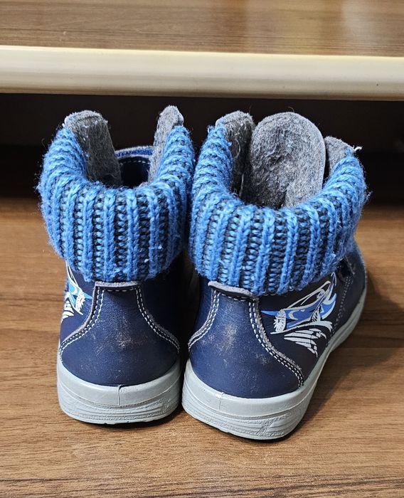 Продам детские демисезонные ботинки