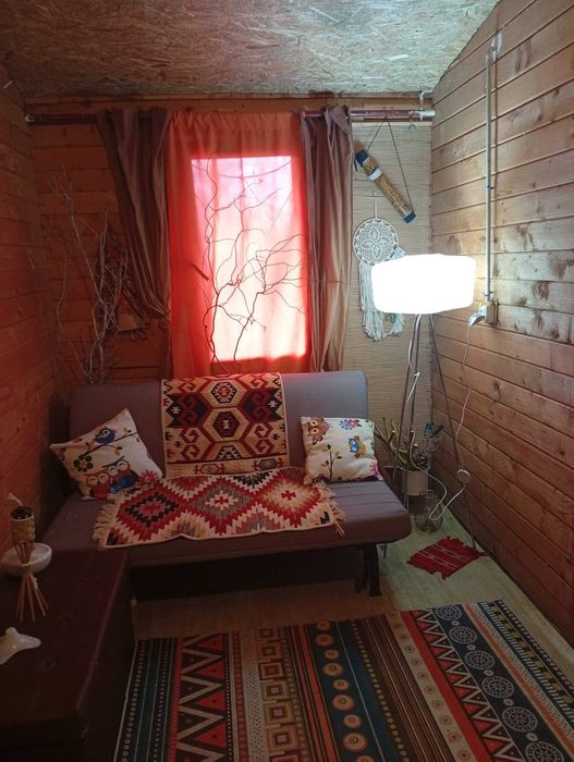 Vand casa la tara cu vedere la balta