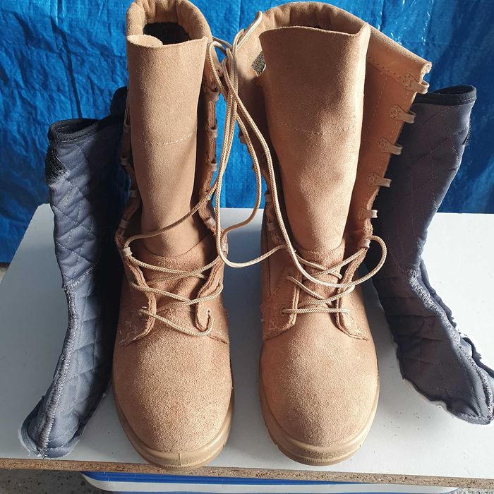 Bocanci militari diferite modele.