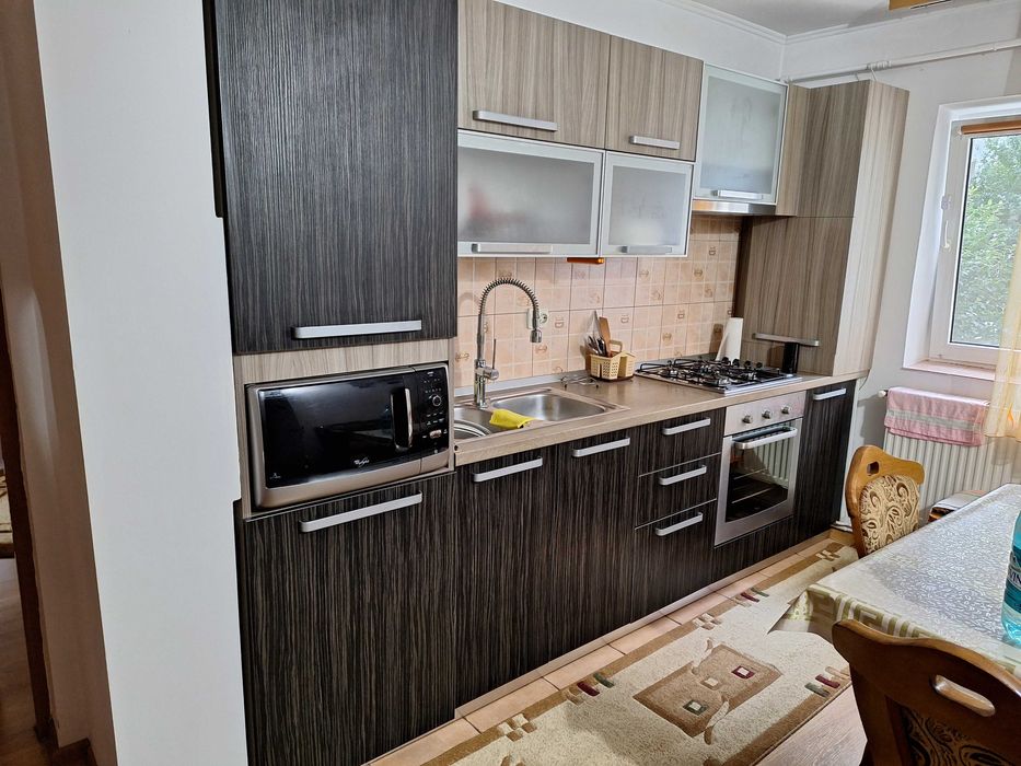 Închiriez apartament