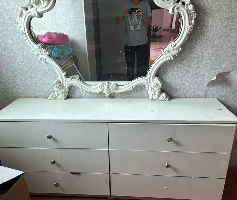 Продаю старинный комод