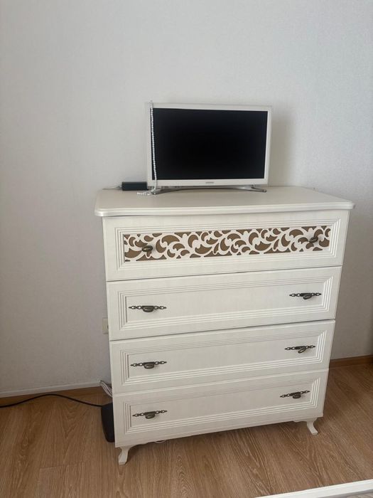 Продам тахту и комод