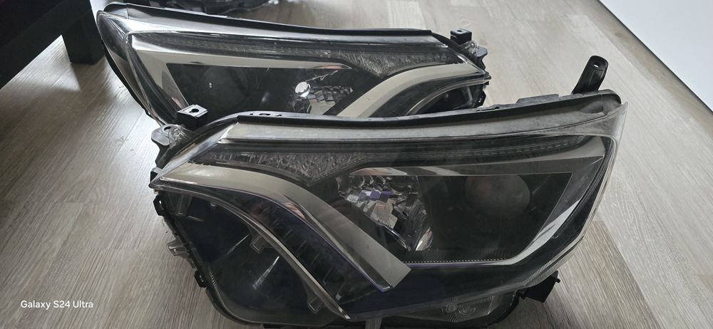 Far stanga / dreapta toyota model dupa 2015