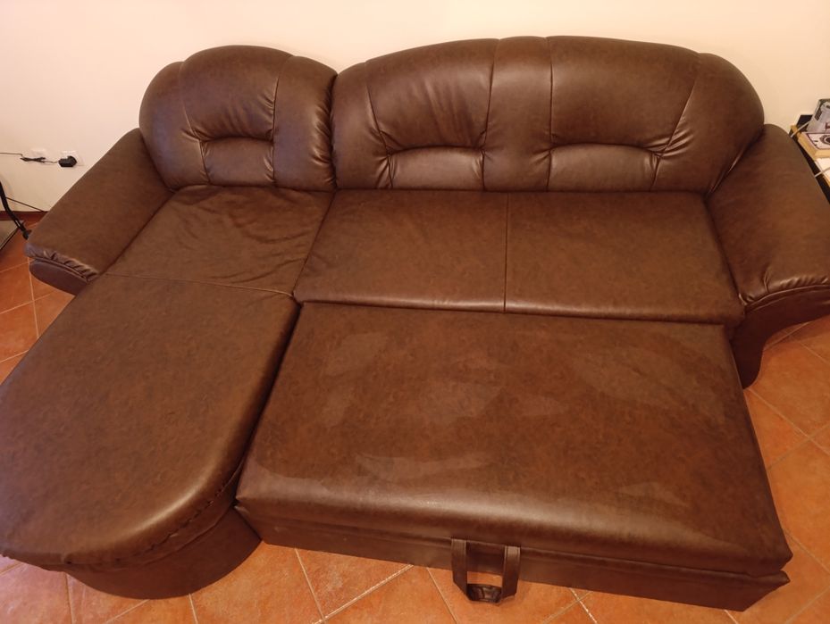 Кожен ъглов диван