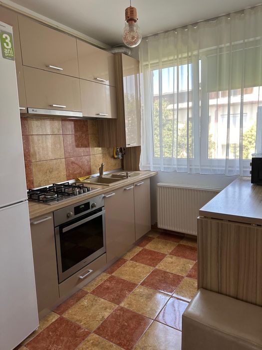 Inchiriez apartament cu 2 camere