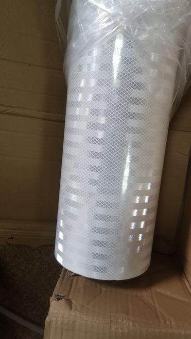 Плёнка светоотражающая.