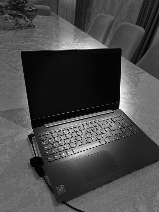 Noutbook lenovo sotiladi