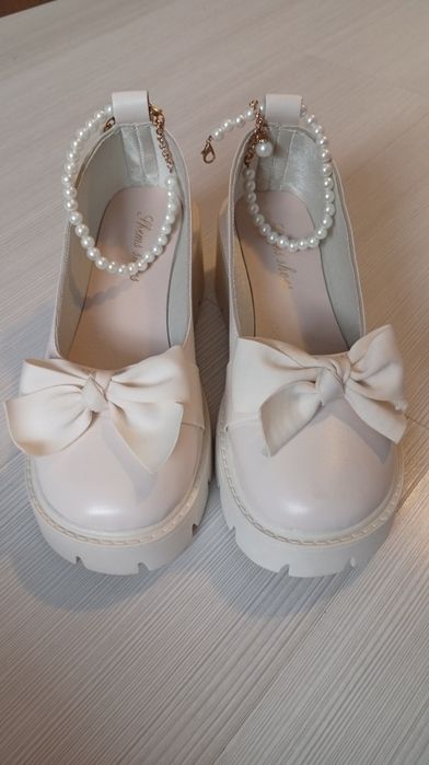 Pantofi dama, ușori și eleganți