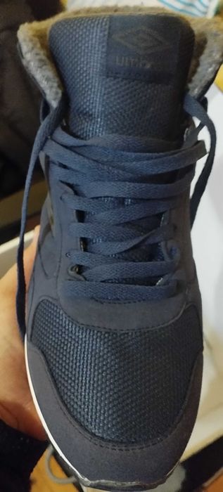 Продавам чисто нови оригинални  спортни зимни обувки Umbro