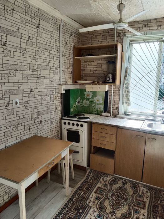 Metroni oldida 5 bekat derevyashka 2 hona ijaraga beriladi