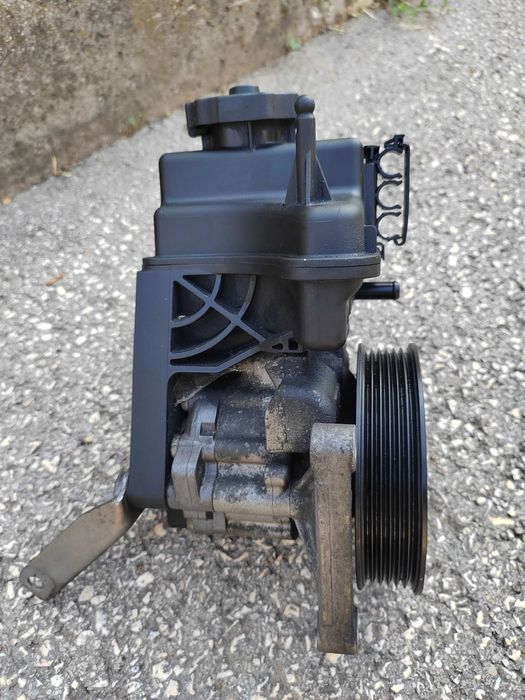 Хидравлична помпа за мерцесес(ц-класаw204)(е-класаw212) с датчик