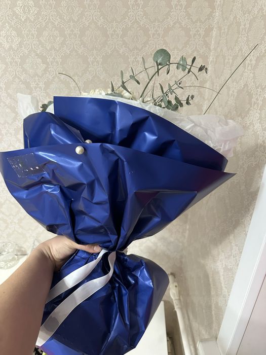 Пролам цветы подарили вчера ночью