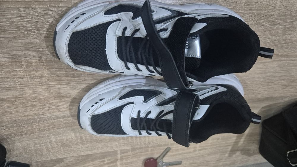 Кроссовки детские