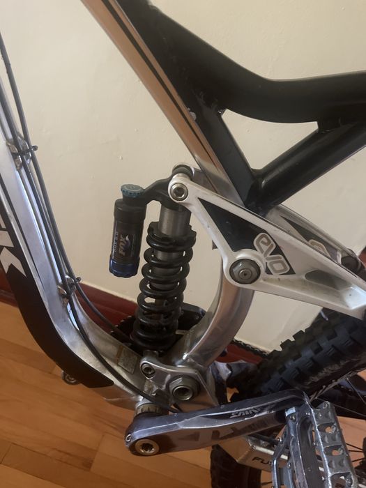 Bicicleta downhill TREK