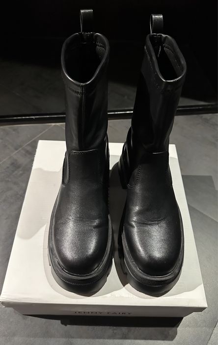 Дамски кожени боти