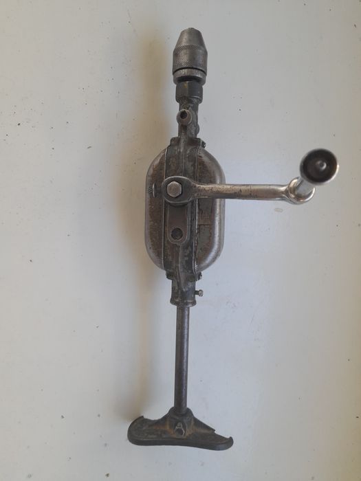 Продается ручная механическая дрель