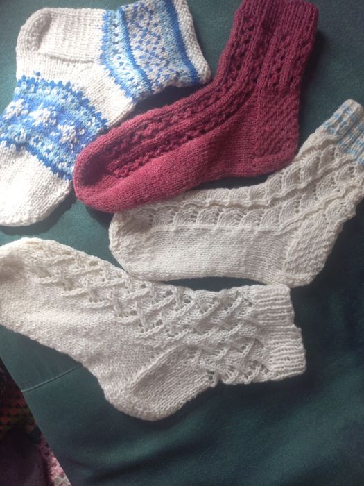 Нарядные тапки и носки вязаные