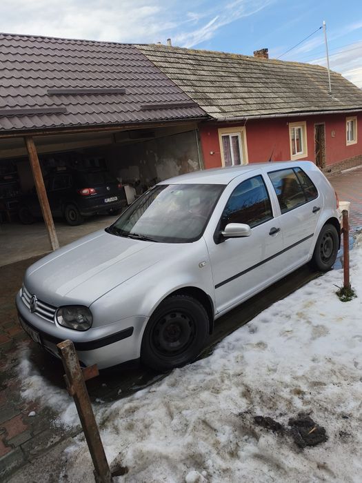 Vând golf 4  în stare foarte bună de funcționare