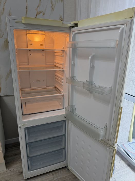 Продам Холодильник Samsung