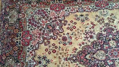 Голям персийски килим