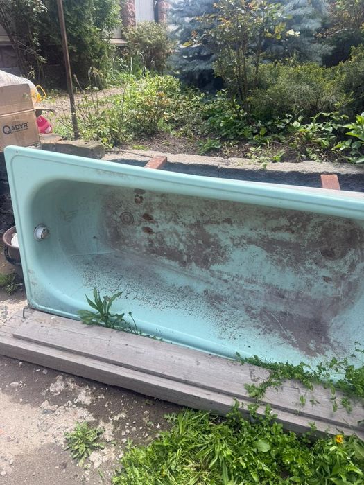 Продам 2 ванны  чугунная