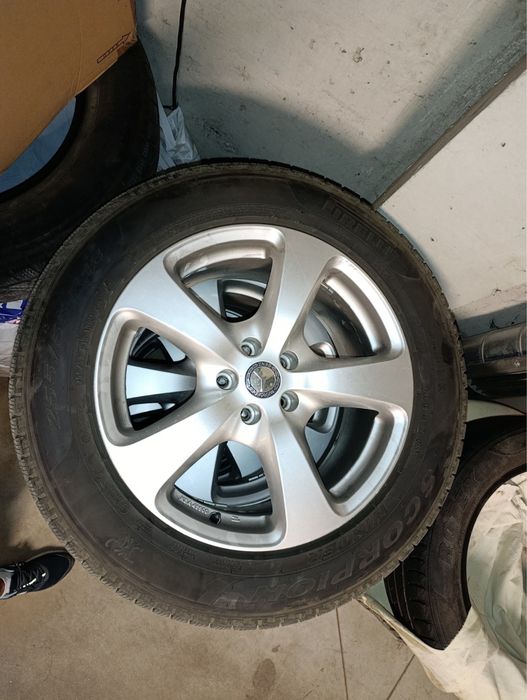 Автомобилни гуми пирели