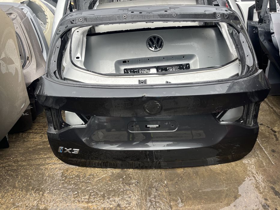 2 броя Капак/багажник BMW IX3