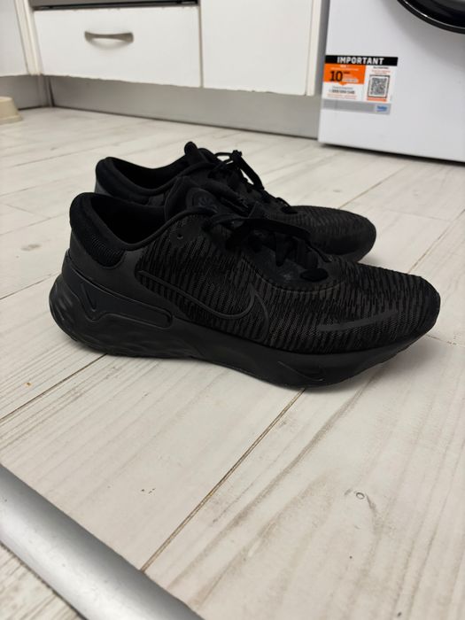 Маратонки NIKE black