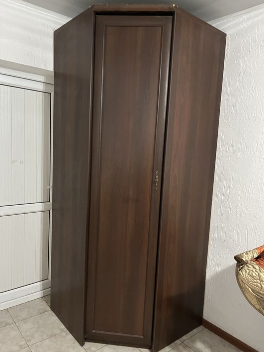 Шкаф угловой