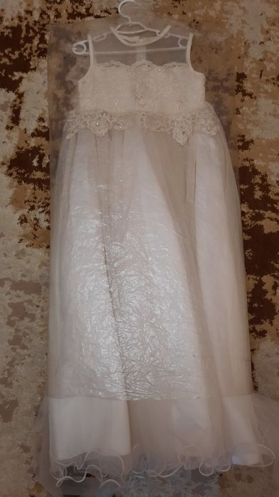 Белое бальное платье для девочки