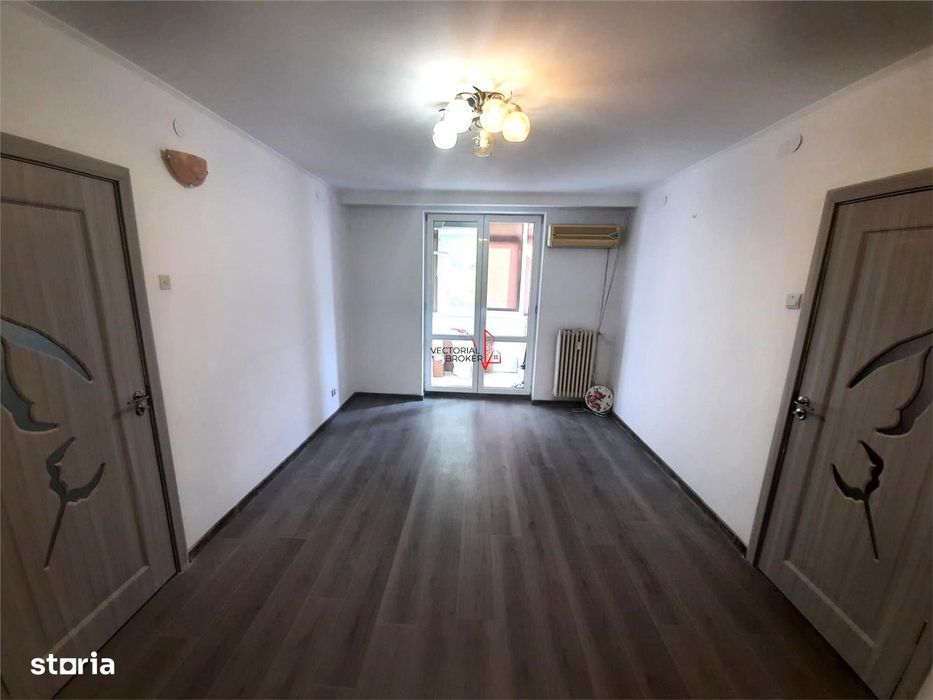 2 camere semidecomandat, etaj intermediar Parcul National
