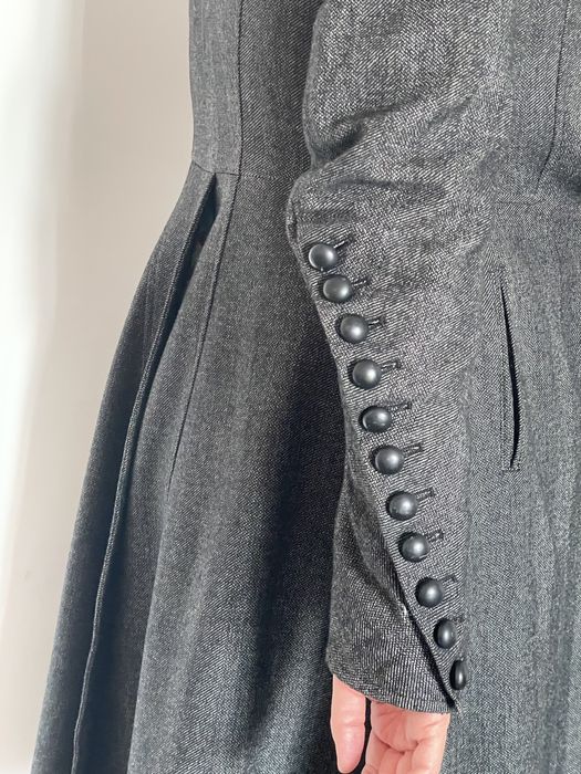 Плащ одежда эксклюзивный модель  60000 тенге