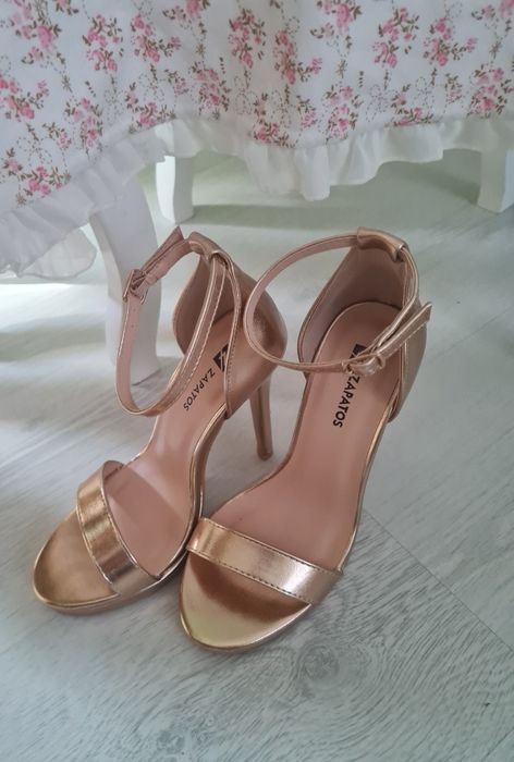 Sandale cu toc cui