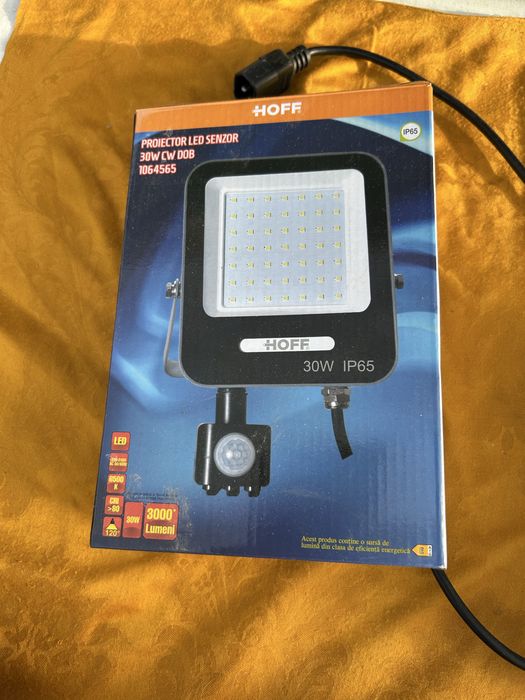 Vând reflector cu senzor  , este nou,a fost probat  la cumparare.