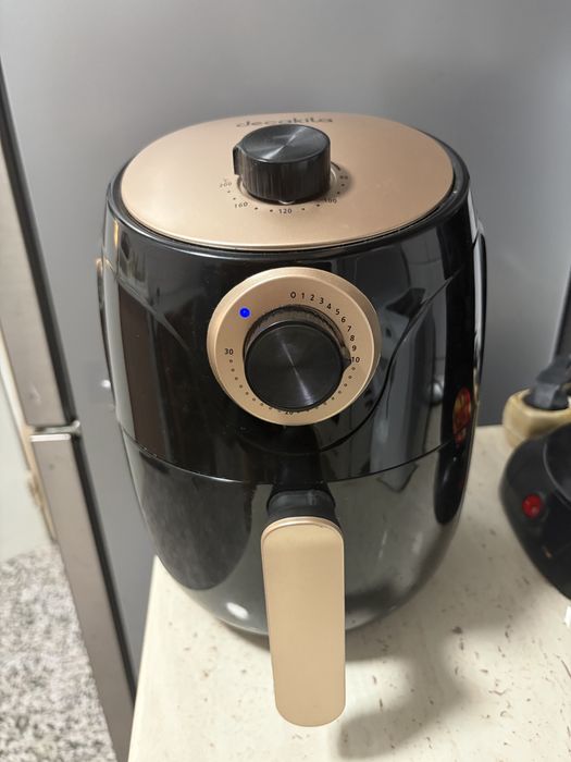 Friteuză Air Fryer Decakila 2L – Nefolosită