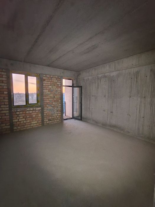 Продаётся новостройка в городе Чирчик.