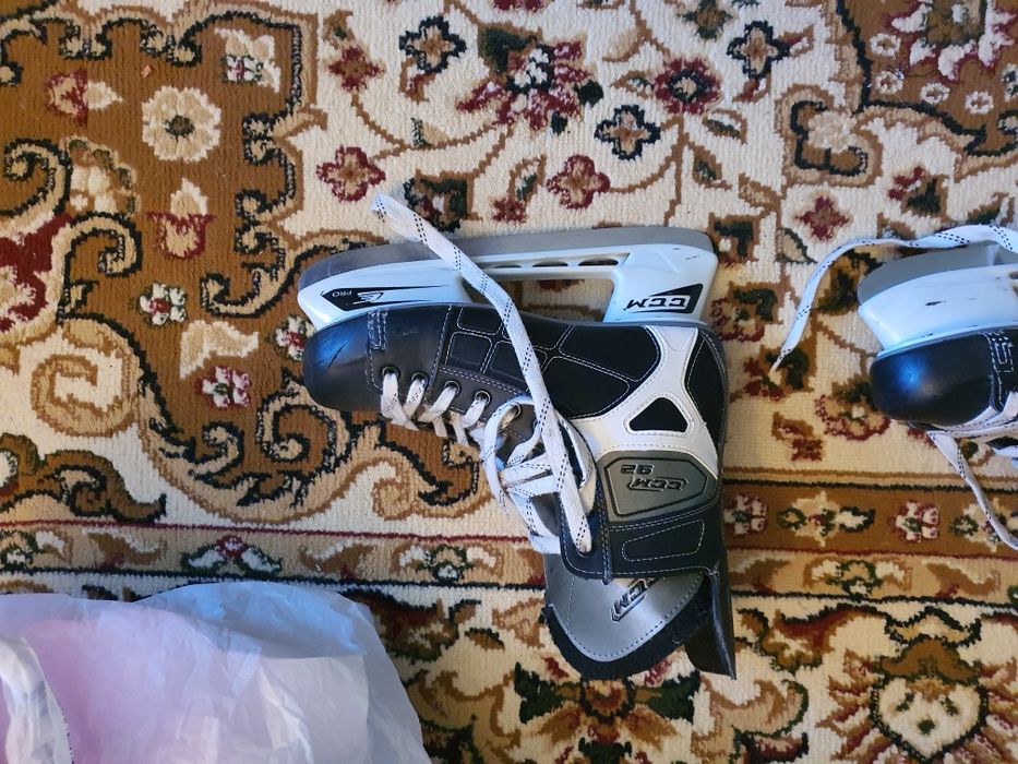 Продам коньки CCM92. Размер 43