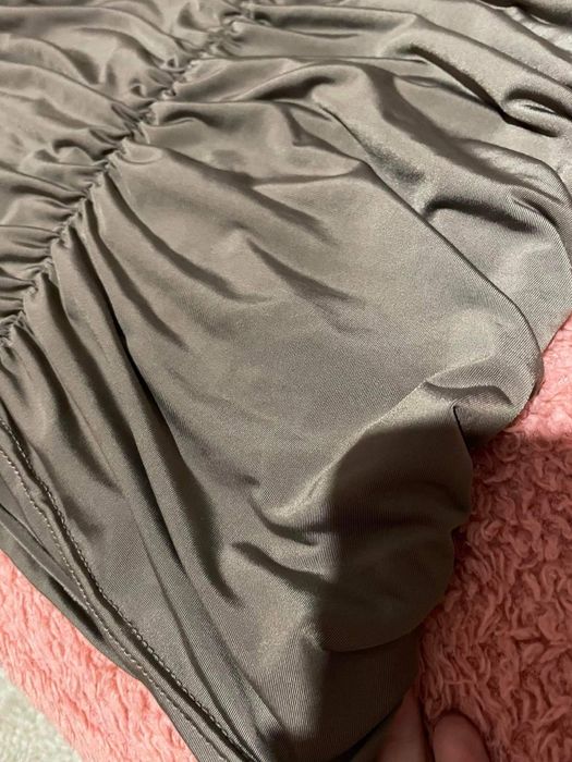 Ефектна рокля с гол гръб