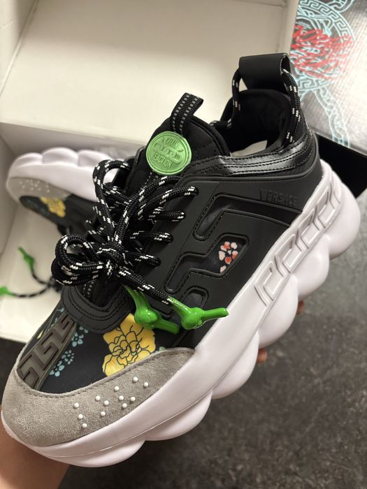 Versace chain reaction