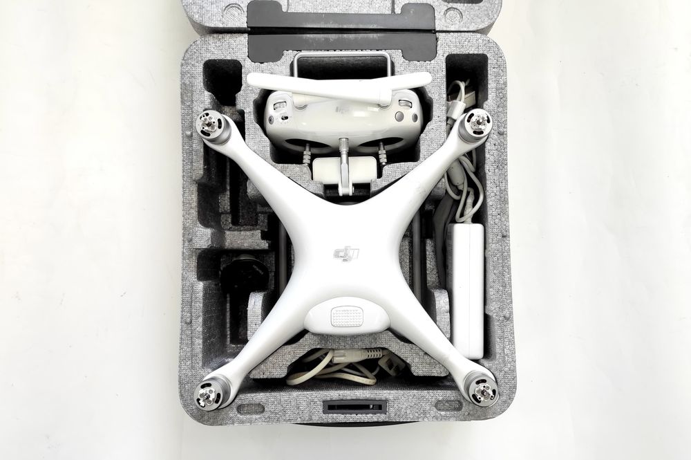 DJI Phantom 4 квадрокоптер