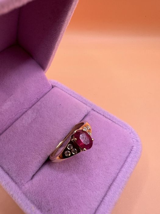 Продам золотое кольцо.