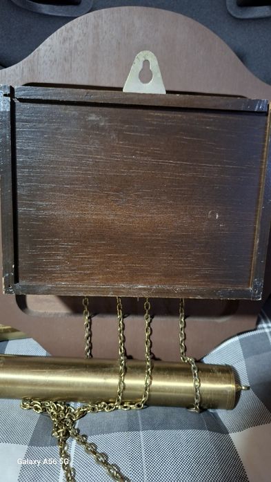 Ceas vechi de perete cu pendul și greutăți, Hermle