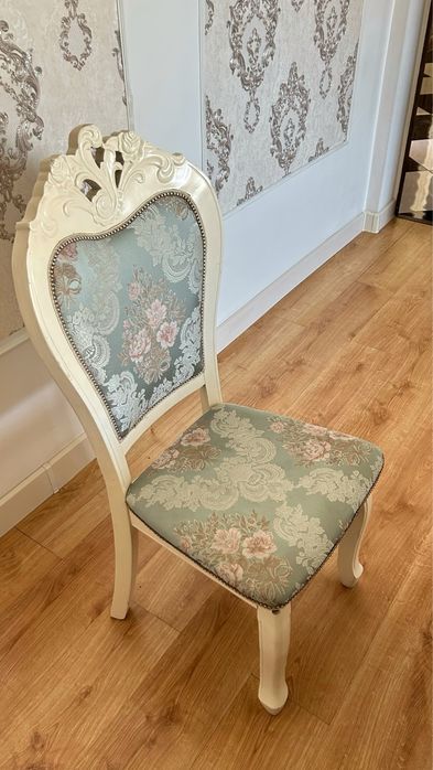 Стулья для гостинной ,  кухни