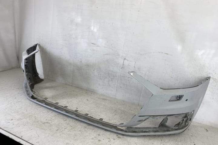 Предна Броня Оригинална със Сензори и Мивка в Добро Състояние Ауди А8