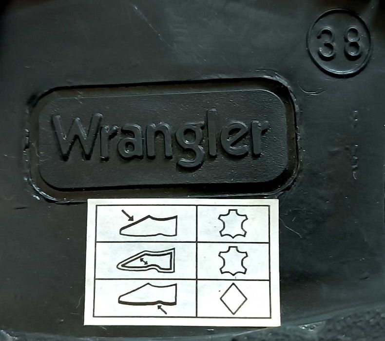 Ghete damă ,,WRANGLER,, din piele nabuc impermeabili mărimea 38