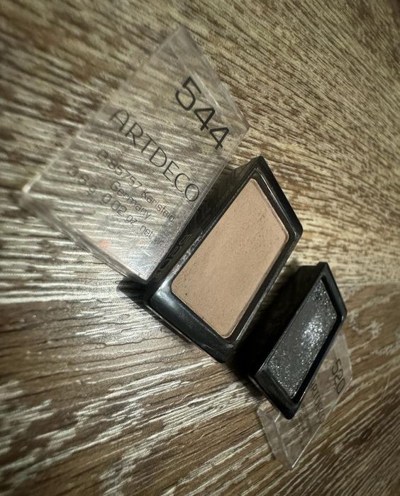 Продам тени Artdeco