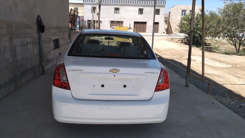 Lasetti satiladi 2010 yil