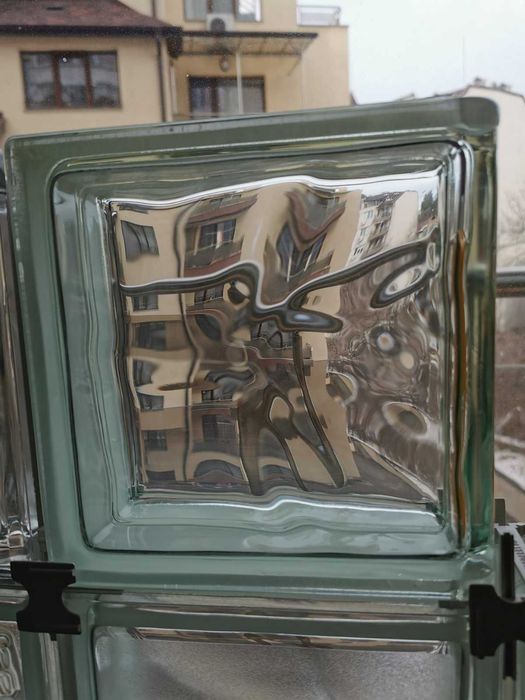 Стъклени тухли за преградна стена