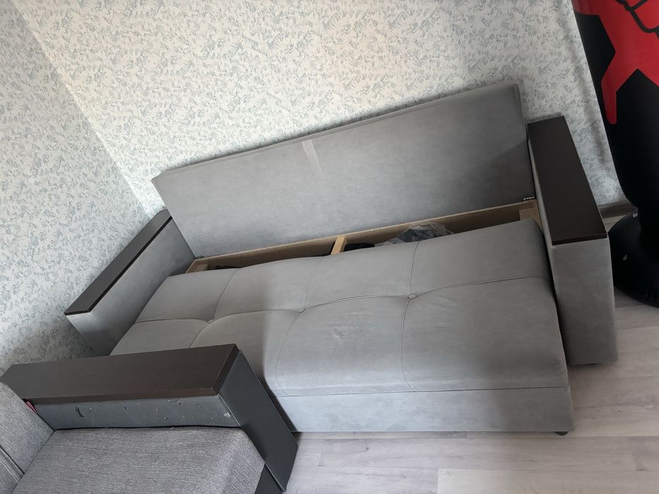 В продаже два дивана