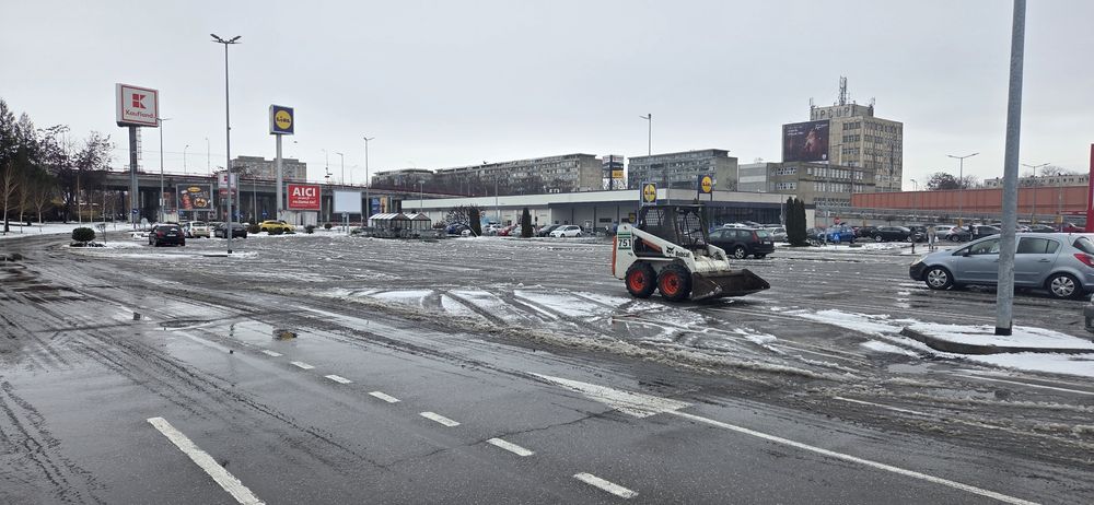 Servicii de Deszapezire Bobcat